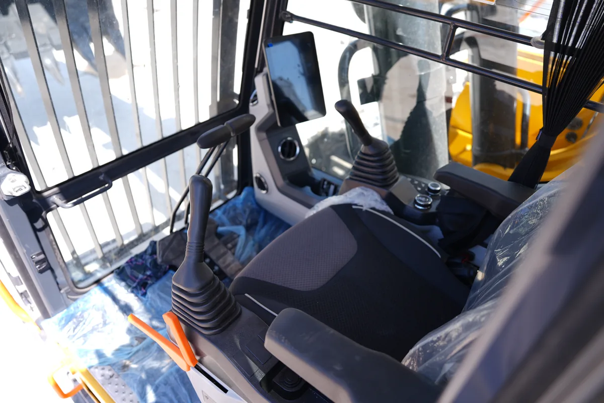 Cabin máy LiuGong 975F