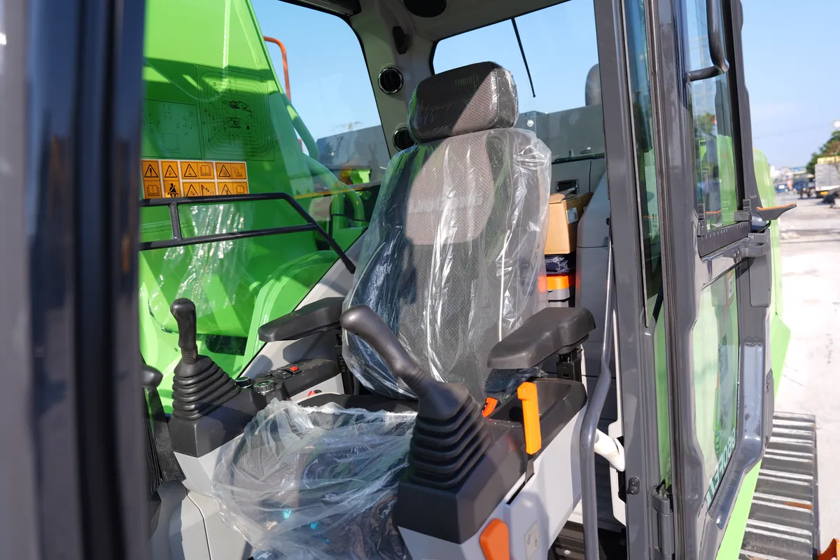 Cabin máy xúc đào điện LiuGong 960FE